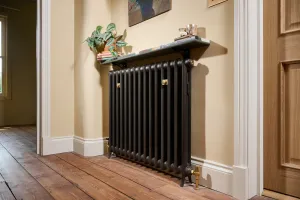 Interior lifestyle image of a Emmeline I 865mm in Bronze.
