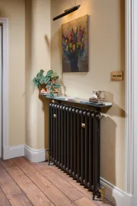 Interior lifestyle image of a Emmeline I 865mm in Bronze.