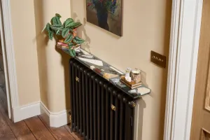 Interior lifestyle image of a Emmeline I 865mm in Bronze.