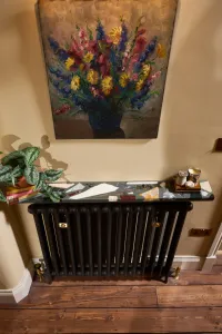 Interior lifestyle image of a Emmeline I 865mm in Bronze.