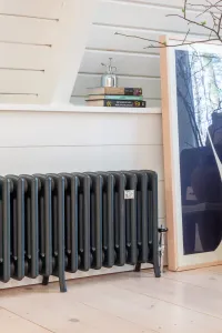 Cast iron radiators in farrow and ball black blue