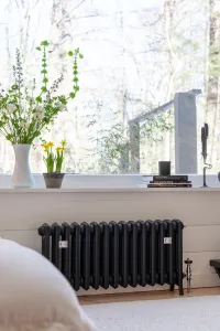 Cast iron radiators in farrow and ball black blue