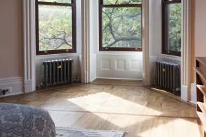 Castrads Mercury 4 Column 460mm cast iron radiator in Brooklyn Brownstone townhouse bay window in Astral Grey Mid.