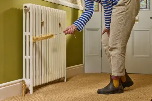 Redecker single stem radiator brush 511093 with Castrads Mercury cast iron radiator in Farrow & Ball Lime White